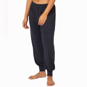 LIVELY The All-Day Jogger in Midnight Navy Size Small
